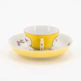 Meissen. TWO PORCELAIN CUPS AND SAUCERS WITH YELLOW AND ORANGE COLOURED GROUND AS WELL AS FLORAL DECOR - photo 2