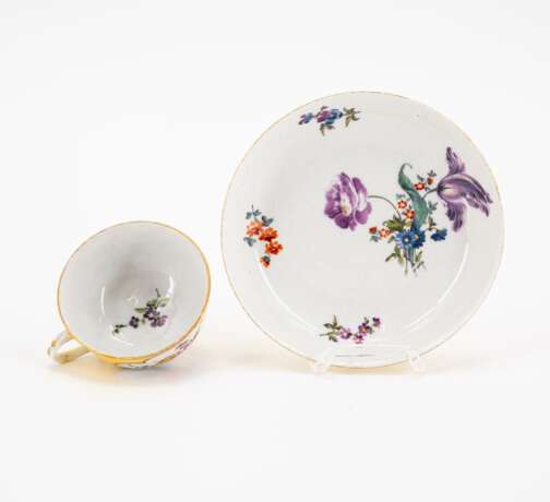 Meissen. TWO PORCELAIN CUPS AND SAUCERS WITH YELLOW AND ORANGE COLOURED GROUND AS WELL AS FLORAL DECOR - photo 5