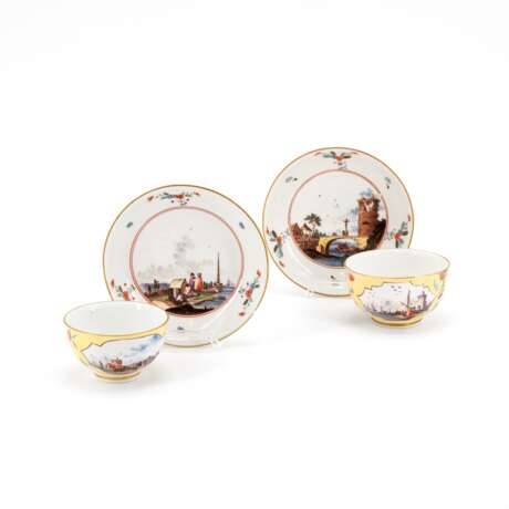 Meissen. PORCELAIN CUP AND TEA BOWL WITH SAUCERS AND MERCHANT SCENES ON YELLOW GROUND - фото 1