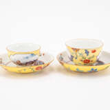 Meissen. PORCELAIN CUP AND TEA BOWL WITH SAUCERS AND MERCHANT SCENES ON YELLOW GROUND - фото 4