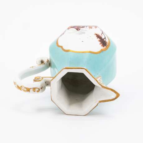 Meissen. OCTAGONAL PORCELAIN CREAM JUG; HANDLES CUP AND SAUCER WITH TURQUOISE BACKGROUND AND LANDSCAPE DECORATIONS - фото 10