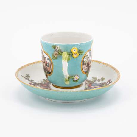 Meissen. PORCELAIN MUG WITH TURQUOISE GROUND, APPLIED FLOWERS AND RURAL SCENES - photo 2