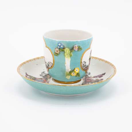 Meissen. PORCELAIN MUG WITH TURQUOISE GROUND, APPLIED FLOWERS AND RURAL SCENES - photo 4