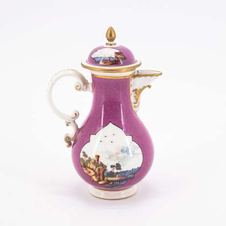Meissen. A PORCELAIN COFFEE JUG, CUP AND SAUCER WITH PURPLE GROUND AND LANDSCAPE CARTOUCHES - photo 8