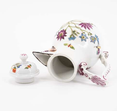 Meissen. Kaffeekanne, Tasse und Untertasse mit Schmetterlingsdekor - Foto 10