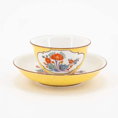 Meissen. TWO PORCELAIN TEA BOWLS AND TWO SAUCERS WITH YELLOW GROUND AND KAKIEMON - photo 8
