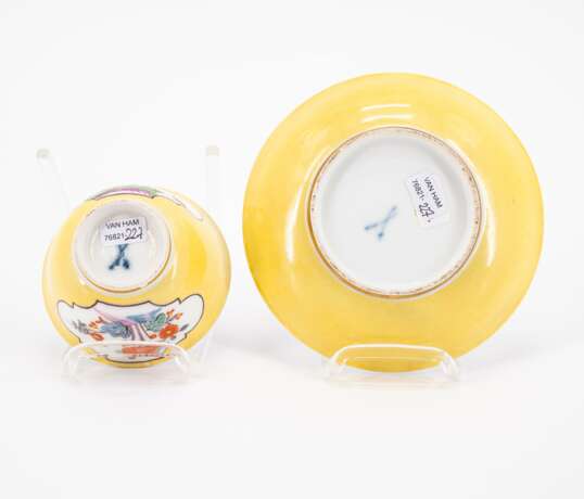 Meissen. TWO PORCELAIN TEA BOWLS AND TWO SAUCERS WITH YELLOW GROUND AND KAKIEMON - photo 11