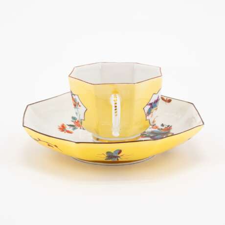 Meissen. TWO PORCELAIN CUP WITH DOUBLE HANDLES & SAUCERS WITH KAKIEMON DECOR AND YELLOW GROUND - фото 4