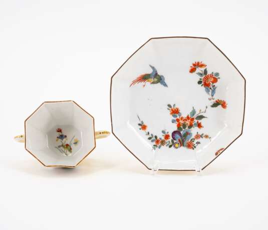 Meissen. TWO PORCELAIN CUP WITH DOUBLE HANDLES & SAUCERS WITH KAKIEMON DECOR AND YELLOW GROUND - photo 5