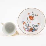 Meissen. TWO PORCELAIN CUP WITH DOUBLE HANDLES & SAUCERS WITH KAKIEMON DECOR AND YELLOW GROUND - photo 10