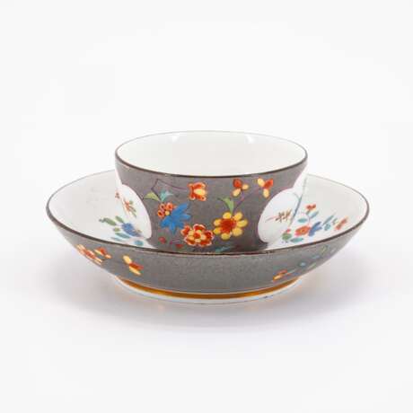 Meissen. PORCELAIN CAP & SAUCER WITH GREY GROUND AND "INDIAN FLOWERS" & CUP WITH TURQUOISE GROUND AND CRANE - photo 4