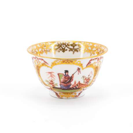 Meissen. PORCELAIN TEA BOWL WITH CHINOISERIES - фото 1