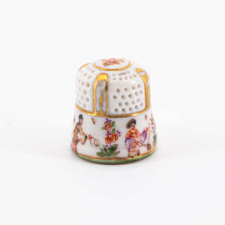 Meissen. RARE PORCELAIN THIMBLE WITH VERY FINELY COLOURED CHINOISERIES - photo 2