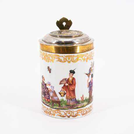 Meissen. SMALL PORCELAIN 'WALZENKRUG' TANKARD WITH CHINOISERIES - фото 4