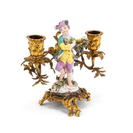 Meissen und Frankreich. SMALL BRONZE AND PORCELAIN CANDLESTICK WITH WINEGROWER'S BOY - фото 2