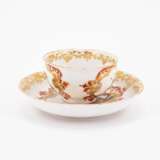 Meissen. TWO PORCELAIN TEA BOWLS WITH SAUCERS AND CHINOISEIES IN CARTOUCHES WITH FEATHER DECOR - фото 4