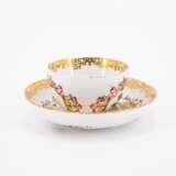 Meissen. TWO PORCELAIN TEA BOWLS WITH SAUCERS AND CHINOISEIES IN CARTOUCHES WITH FEATHER DECOR - фото 9