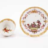 Meissen. TWO PORCELAIN TEA BOWLS WITH SAUCERS AND CHINOISEIES IN CARTOUCHES WITH FEATHER DECOR - фото 10