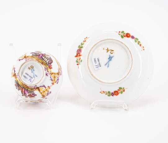 Meissen. TWO PORCELAIN TEA BOWLS WITH SAUCERS AND CHINOISEIES IN CARTOUCHES WITH FEATHER DECOR - photo 11