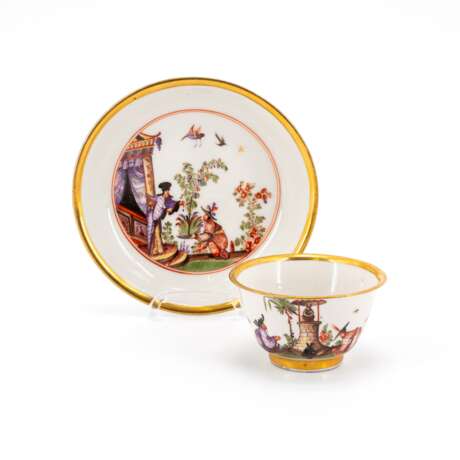 Meissen. PORCELAIN TEA BOWLS AND SAUCER WITH FINE CHINOISERIES - photo 1