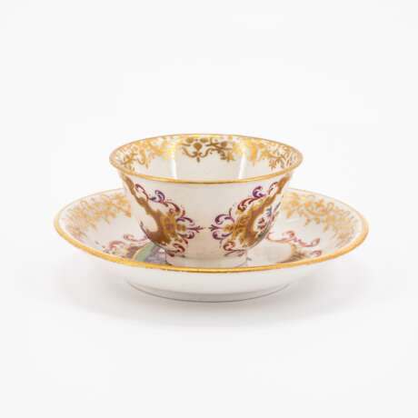 Meissen. TWO PORCELAIN TEA BOWLS WITH SAUERES AND CHINOISERIES - photo 2