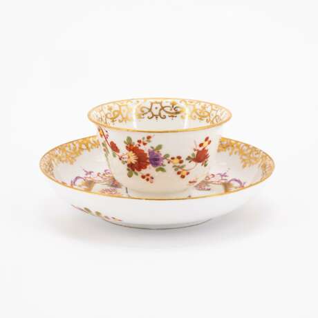 Meissen. TWO PORCELAIN TEA BOWLS WITH SAUERES AND CHINOISERIES - photo 8