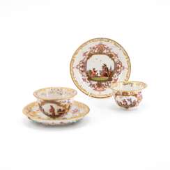 Meissen. TWO PORCELAIN TEA BOWLS WITH SAUCERS AND CHINOISERIES IN CARTOUCHES WITH PURPLE LUSTRE