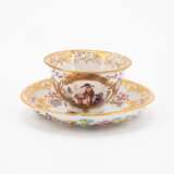 Meissen. TWO PORCELAIN TEA BOWLS WITH SAUCERS AND CHINOISERIES IN CARTOUCHES WITH PURPLE LUSTRE - photo 8