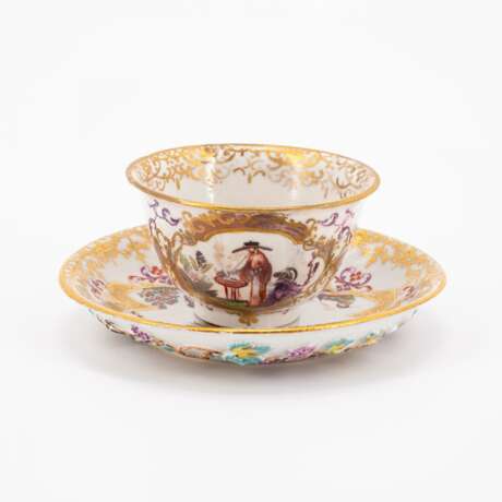 Meissen. TWO PORCELAIN TEA BOWLS WITH SAUCERS AND CHINOISERIES IN CARTOUCHES WITH PURPLE LUSTRE - фото 8