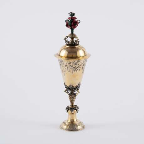Southern German. EARLY VERMEIL SILVER LIDDED GOBLET WITH COLOURED LID - фото 4