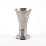 Johann Georg Beck. LARGE SILVER BAR BEAKER WITH BASKET STRUCTURE - фото 2