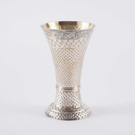 Johann Georg Beck. LARGE SILVER BAR BEAKER WITH BASKET STRUCTURE - фото 3