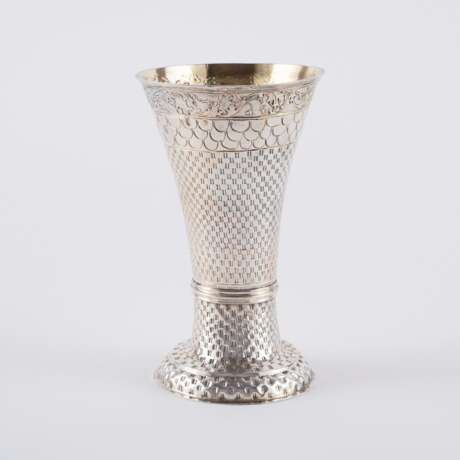 Johann Georg Beck. LARGE SILVER BAR BEAKER WITH BASKET STRUCTURE - фото 4