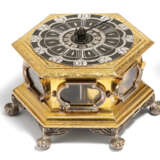 Johann Gottfried Kriedel. HORIZONTAL BRASS TABLE CLOCK - photo 2