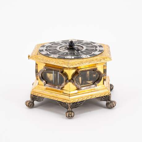 Johann Gottfried Kriedel. HORIZONTAL BRASS TABLE CLOCK - photo 3