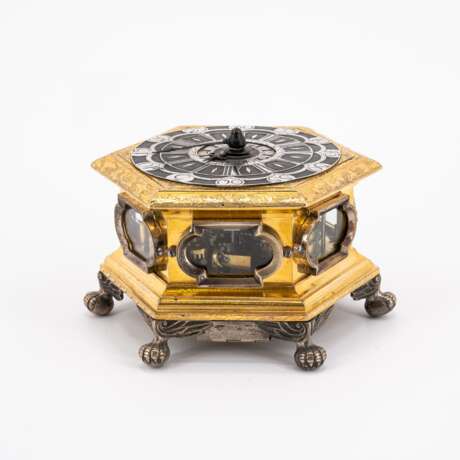 Johann Gottfried Kriedel. HORIZONTAL BRASS TABLE CLOCK - photo 4