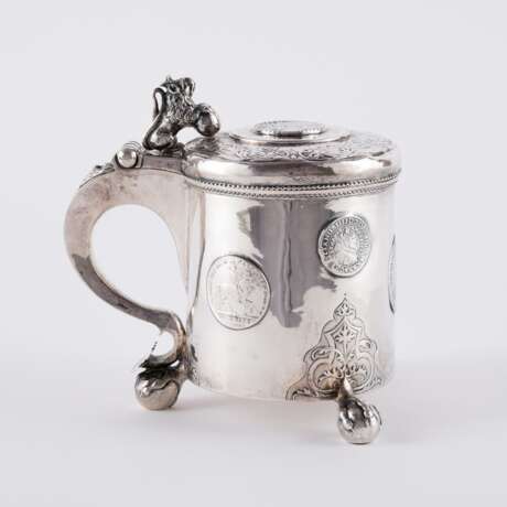 Peter Norman. LARGE SILVER RÉGENCE COIN TANKARD - фото 3