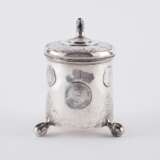 Peter Norman. LARGE SILVER RÉGENCE COIN TANKARD - фото 4