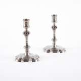 William Coles - zugeschrieben. PAIR SILVER GEORGE II CANDLESTICK - фото 2