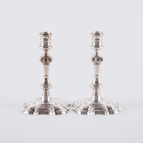 William Coles - zugeschrieben. PAIR SILVER GEORGE II CANDLESTICK - фото 4