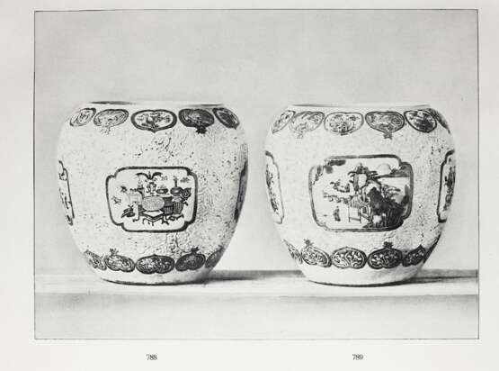 PAIR OF IMPORTANT PORCELAIN JARDINIÉRES WITH CUT PEONY DECORATION - photo 4