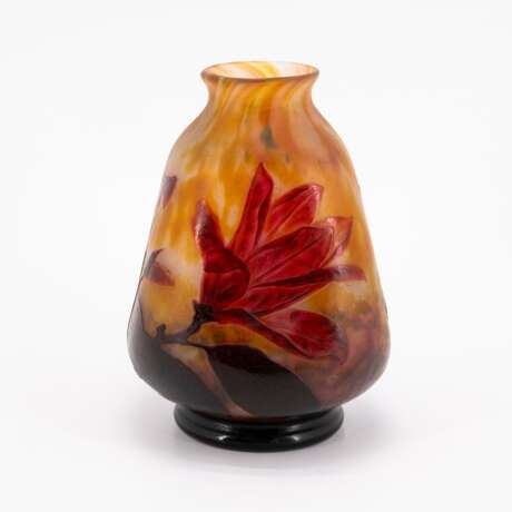 Daum Frères. GLASS VASE WITH MAGNOLIA BRANCHES - photo 3