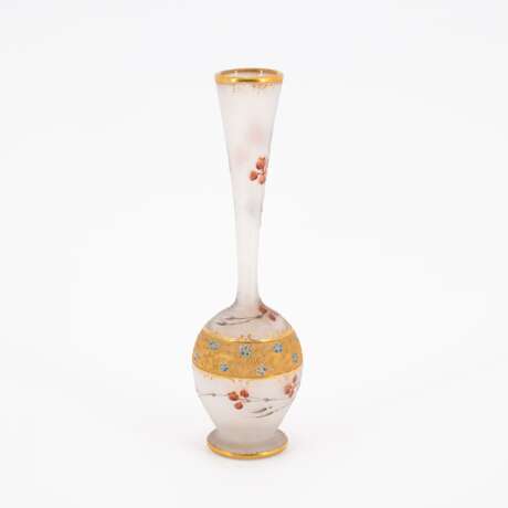 Daum Frères. SMALL GLASS VASE WITH GOLD BORDER AND FINE FLORAL PATTERN - photo 3
