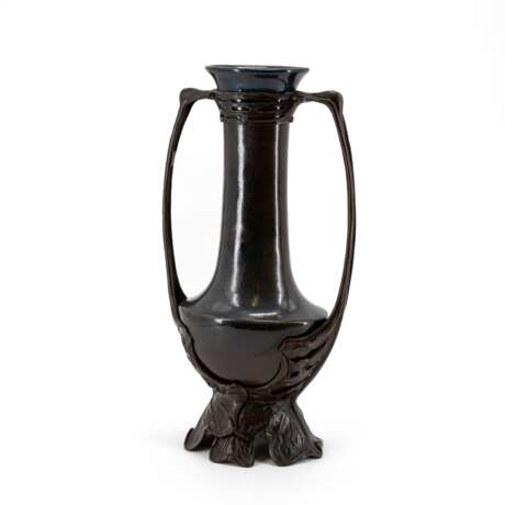 Otto Eckmann. LARGE DOUBLE-HANDLED CERAMIC VASE WITH BRONZE MOUNTING - фото 2