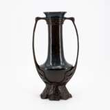 Otto Eckmann. LARGE DOUBLE-HANDLED CERAMIC VASE WITH BRONZE MOUNTING - фото 4