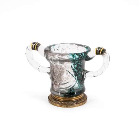 Emile Gallé. EARLY DOUBLE-HANDLED GLASS GOBLET WITH POWDER ENAMELLING AND HUNTING ENGRAVING - photo 2