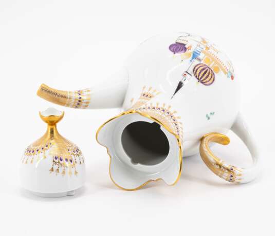 Meissen. LARGE PORCELAIN COFFEE SERVICE WITH '1001 NIGHTS' DECOR FOR 12 PEOPLE - photo 5