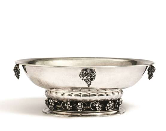 Georg Jensen. LARGE SILVER FOOTED BOWL WITH GRAPE DECOR - photo 1