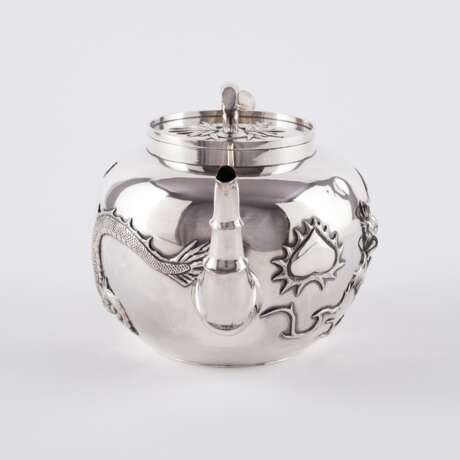 Pao Cheng. EXCEPTIONAL SILVER TEA SERVICE WITH DRAGON DECORATION - photo 5
