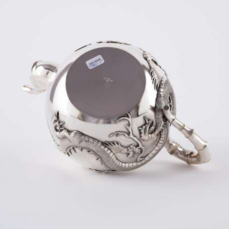 Pao Cheng. EXCEPTIONAL SILVER TEA SERVICE WITH DRAGON DECORATION - photo 7
